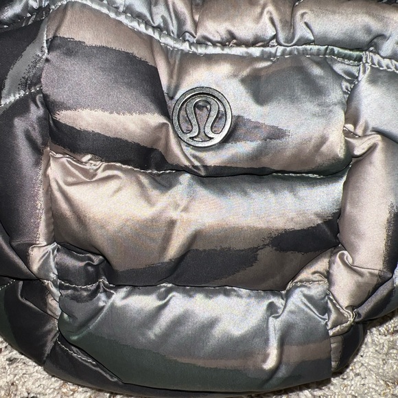 Lululemon camo puffer jacket size 4 - Picture 10 of 10